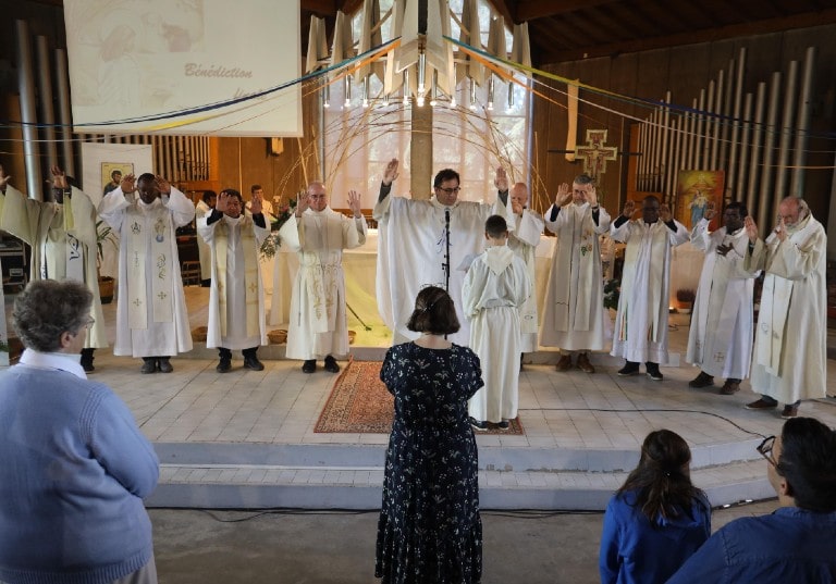 Engagement définitif de sœur Virginie de Chazal : « Vivre de l’amour du Christ dans une tension féconde entre la relation à Dieu et la relation aux jeunes »