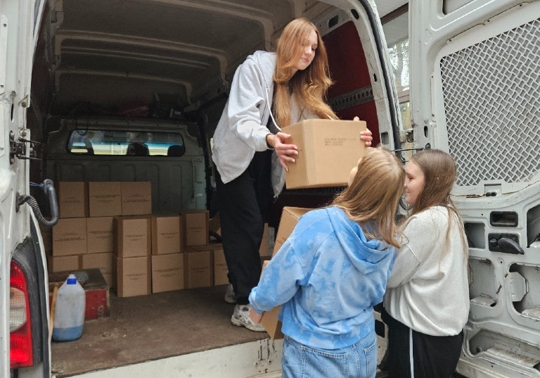 Grâce à la Fondation Don Bosco, près de 12 000 boîtes de lait infantile pour les familles ukrainiennes