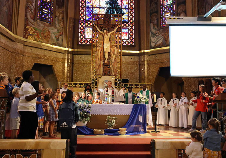 L’église Saint Jean-Bosco de Paris, une église pour accueillir les jeunes